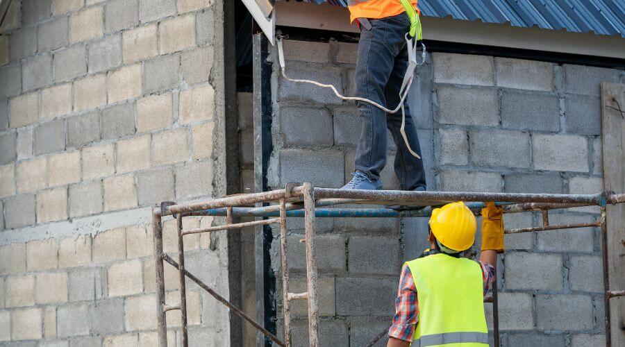 Expert Emergency Roof Repairs services in Easton, TX